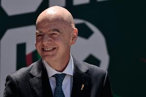 泰晤士：因凡蒂诺就任FIFA主席不久后，曾乘坐私人飞机去拜见教皇