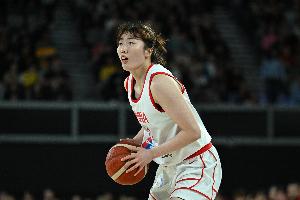主攻手！罗欣棫半场8中3砍全队最高11分外加5板 三分4中2