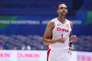 李凯尔：中国男篮大部分人都能说英语 只有周鹏和赵继伟不会说