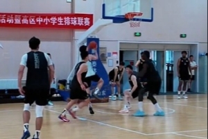 山东男篮晒训练视频：内部教学赛强度拉满 打磨战术 检验状态