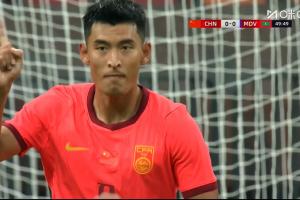 终于进了！王上源助攻王子铭单刀冷静低射，国足1-0领先马尔代夫
