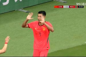 5分钟2球！王子铭甩头破门完成双响，国足2-0领先马尔代夫