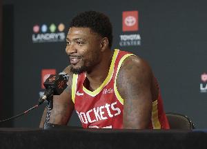 申京：斯玛特是DPOY 他在防守端的阅读能力很出色