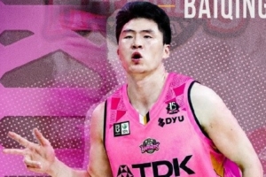 中规中矩！赵柏清B联赛首秀5投3中&三分3中2 得到8分4板3助