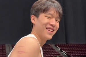 NBA生涯第二年有什么感觉吗？杨瀚森：还是一如既往的 哈哈哈