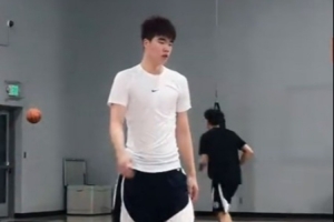 渐入佳境！经纪公司晒张懿赵杰在美高的训练视频：每天都进步1%