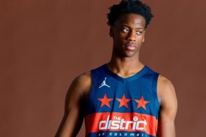 浓眉告诫迪班萨：千万不要给自己太大负担 NBA也没什么不同！