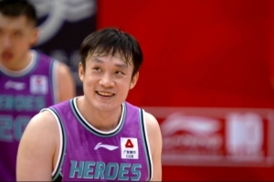 丁彦雨航：从小就没腹肌 孙悦：看不出来这身材能做拉杆那些动作