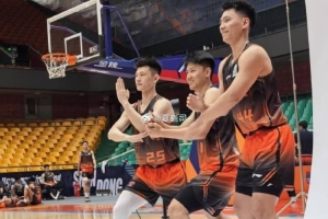 新赛季将至！鲁媒：山东高速男篮今日拍摄CBA新赛季写真