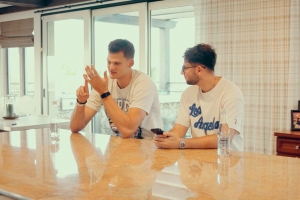 凯斯勒谈洛杉矶生活：天气太棒了 冬天能穿短袖还有美食和海滩