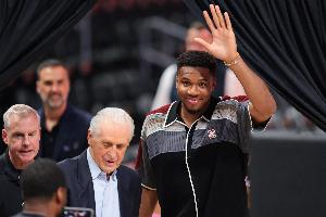 字母哥：我觉得我还很年轻 想在NBA打至少20个赛季