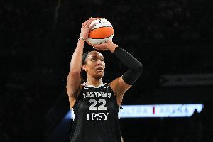 效率很高！阿贾·威尔逊上半场8投7中&三分1中1砍下21分2板1助1帽