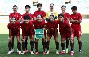 新华社：沮丧的中国女足快速通过混采区，仅留下吴海燕接受采访