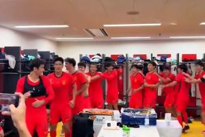 接着奏乐接着舞！李昊：更衣室大家都在跳舞，安东尼奥跳得最热烈