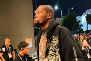 抵达澳门！杜兰特等球员现身酒店 迎接即将到来的NBA中国赛