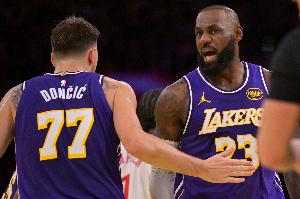 夸梅：东契奇上赛季经历了争夺抚养权 新赛季老詹走了他有望拿MVP