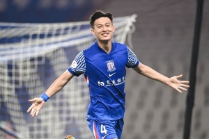 记者：蒋圣龙、李可已参加有球对抗训练，向复出迈出重要一步