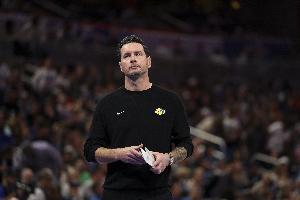 雷迪克：扎威和塞布尔很早就为防守定下基调 侧翼球员表现都很棒