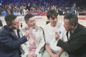 梦幻联动！丁俊晖现场观战NBA中国赛 并表示新赛季看好火箭夺冠