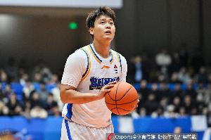 状态出色可惜崴脚伤退！赵睿替补10分钟5中4高效拿下8分2助攻