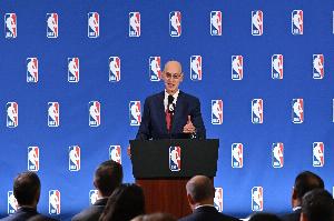 萧华：中国拥有数亿NBA球迷 篮球是中国第一运动 中国赛影响巨大