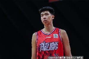 慢慢找状态！徐昕首发23分钟 投篮&罚篮皆4中2拿6分11板1助1帽