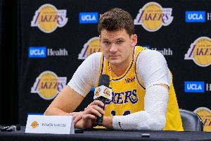 凯斯勒：我和雷迪克交流过 “不懈努力”是我们为本赛季定的基调