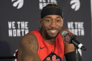 猛龙主帅：伦纳德有强大牵制力 为巴恩斯&巴雷特等队友创造了空间
