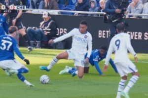 前英超裁判迪恩：摩根·罗杰斯对加纳的铲球应该红牌，至少是黄牌
