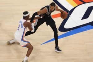 萧华：文班和亚历山大都在不断进步 他们为NBA贡献了很多