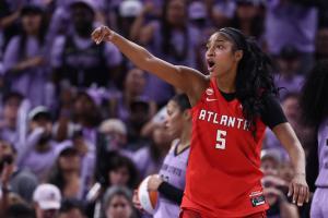 WNBA总决赛：里斯爆砍30分16板 梦想1-1女武神夺回主场优势！